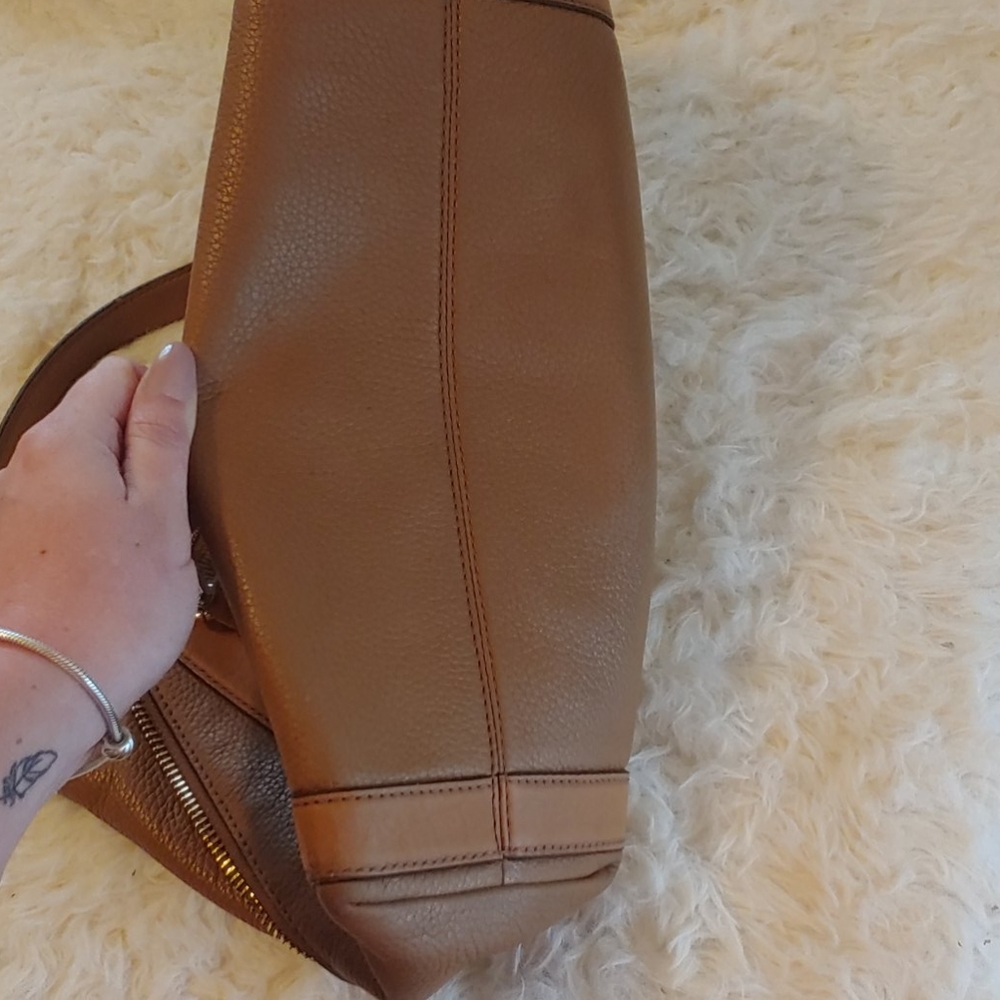 Large authentic Michael Kors purse! - Picture 5 of 12